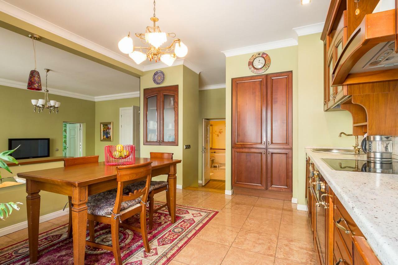 Royal Appartement Riga Buitenkant foto
