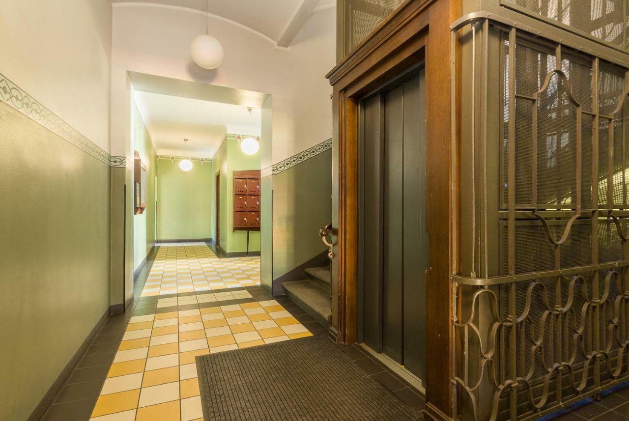 Royal Appartement Riga Buitenkant foto